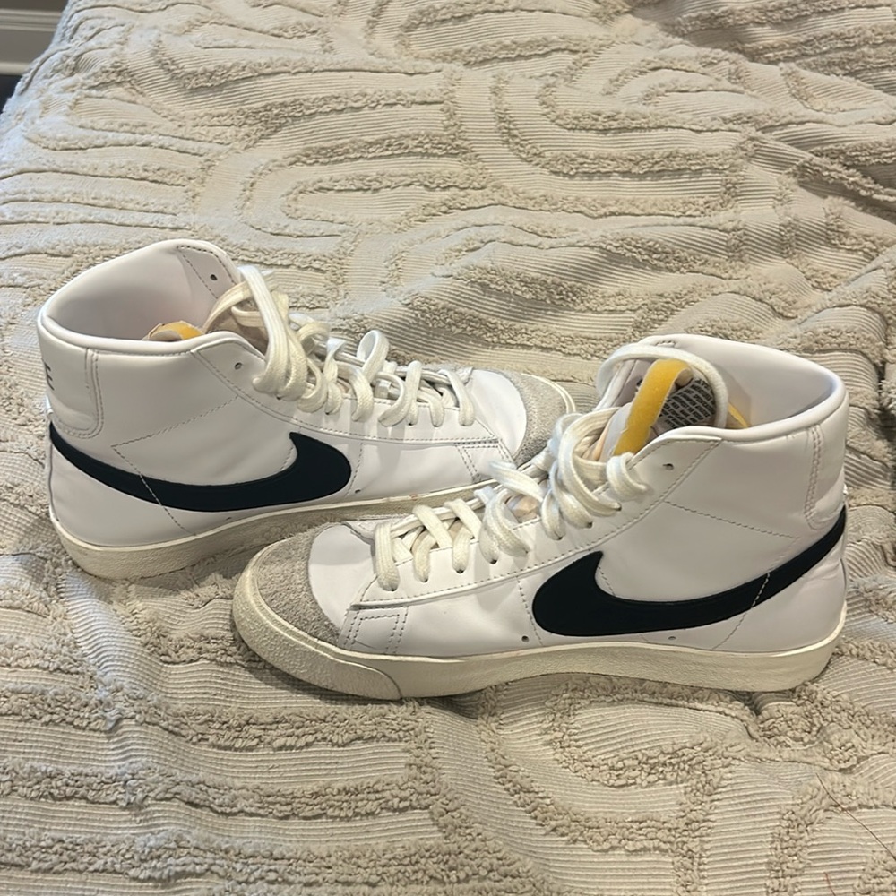 Size 9 Nike Blazers Women’s like new